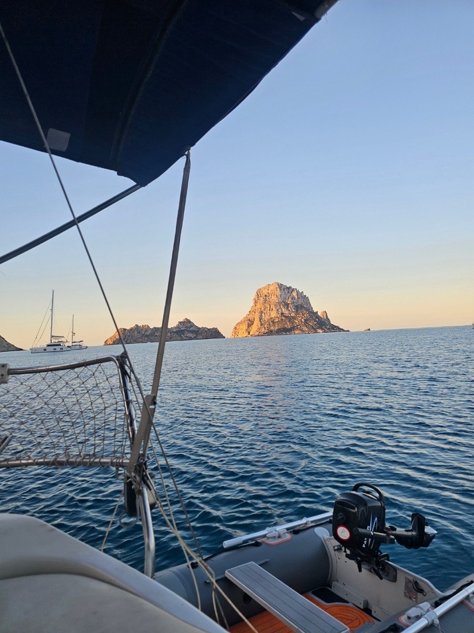 Ibiza desde el mar en velero