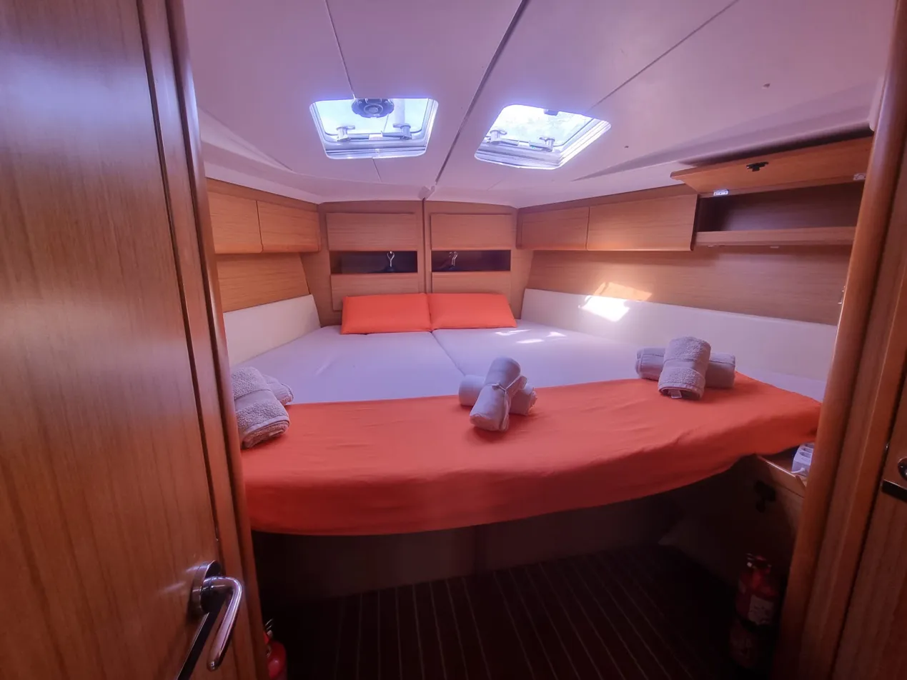 Jeanneau Sun Odyssey 49i Performance – velero privado VelaMagna Valencia